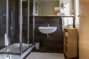 Double or Twin Room | Bathroom - Chambres D'Hotes La Bicoque (Sarre)