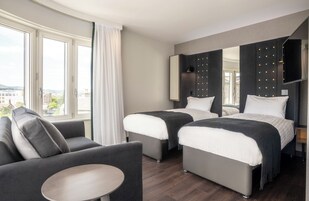 Cosy Twin with Window | Pillow-top beds, in-room safe, desk, laptop workspace