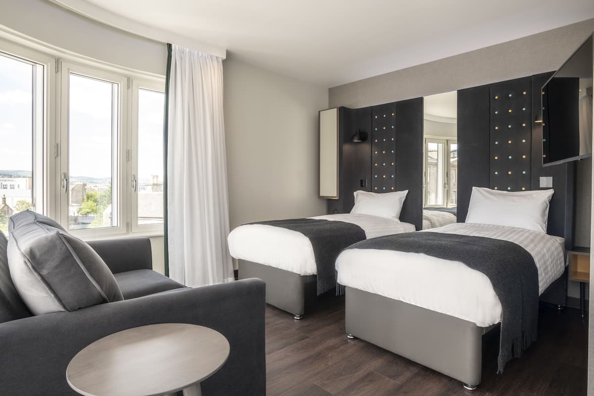 Zweibettzimmer, 2 Einzelbetten | Pillowtop-Betten, Zimmersafe, Schreibtisch