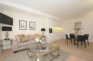 Studio | Living area | Flat-screen TV - Bond Street Deluxe (London)