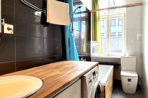 Shower, free toiletries, hair dryer, towels