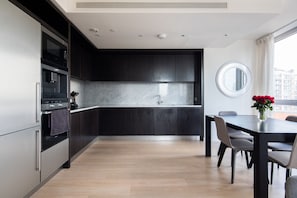 Apartment, 2 Bedrooms | Private kitchen