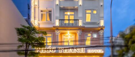 Mặt tiền nơi lưu trú