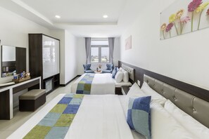 华丽四人房 | 迷你吧、办公桌、笔记本电脑工作区、隔音
