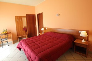Basic Double Room, Balcony (Mandarino) | Desk, cribs/infant beds, free WiFi, bed sheets - B&b Valle d'Agrò (Savoca)