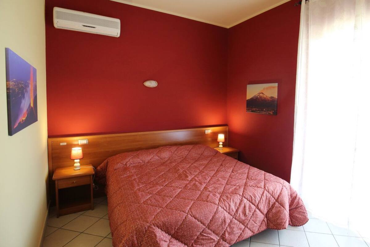 Deluxe Double Room (Etna) | Desk, cribs (surcharge), WiFi (free), bed sheets
