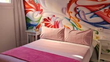 Doppelzimmer | Individuell dekoriert, Schreibtisch, laptopgeeigneter Arbeitsplatz