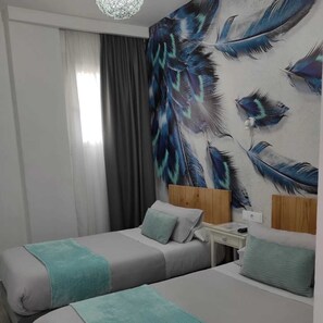 Standard Twin Room, 2 Twin Beds | Individually decorated, desk, laptop workspace, blackout drapes - Hostal Huelva Art (Huelva)