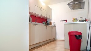 Double Room, Shared Bathroom | Shared kitchen