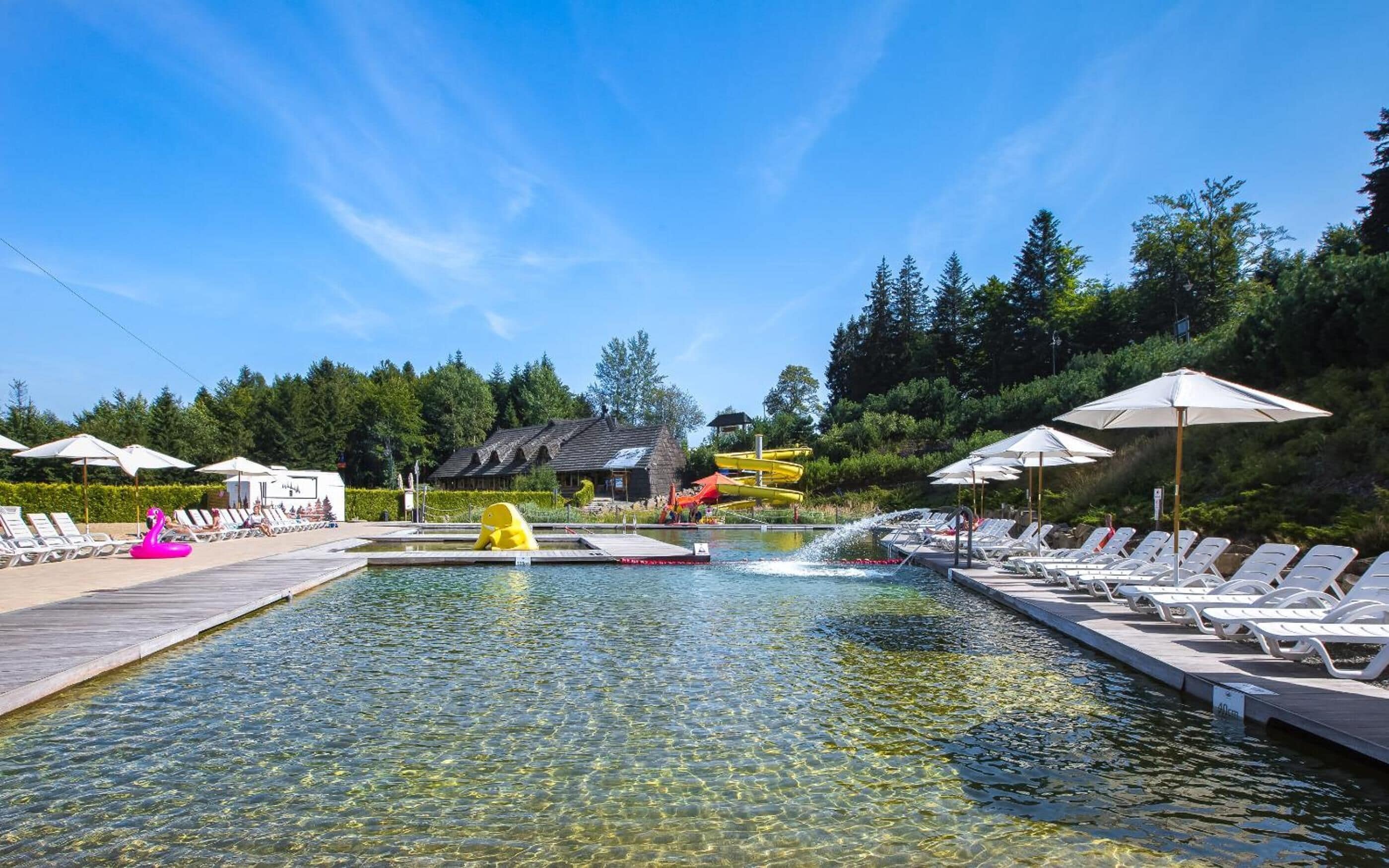 Una piscina cubierta