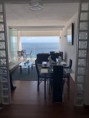 Ferienhaus | Wohnzimmer | 30-Zoll-Fernseher mit Kabelempfang