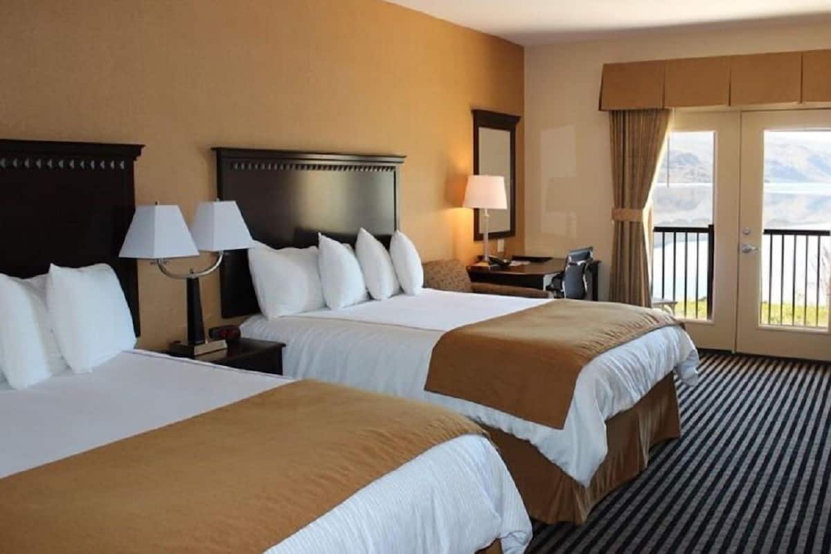 Egyptian cotton sheets, premium bedding, down duvets, desk