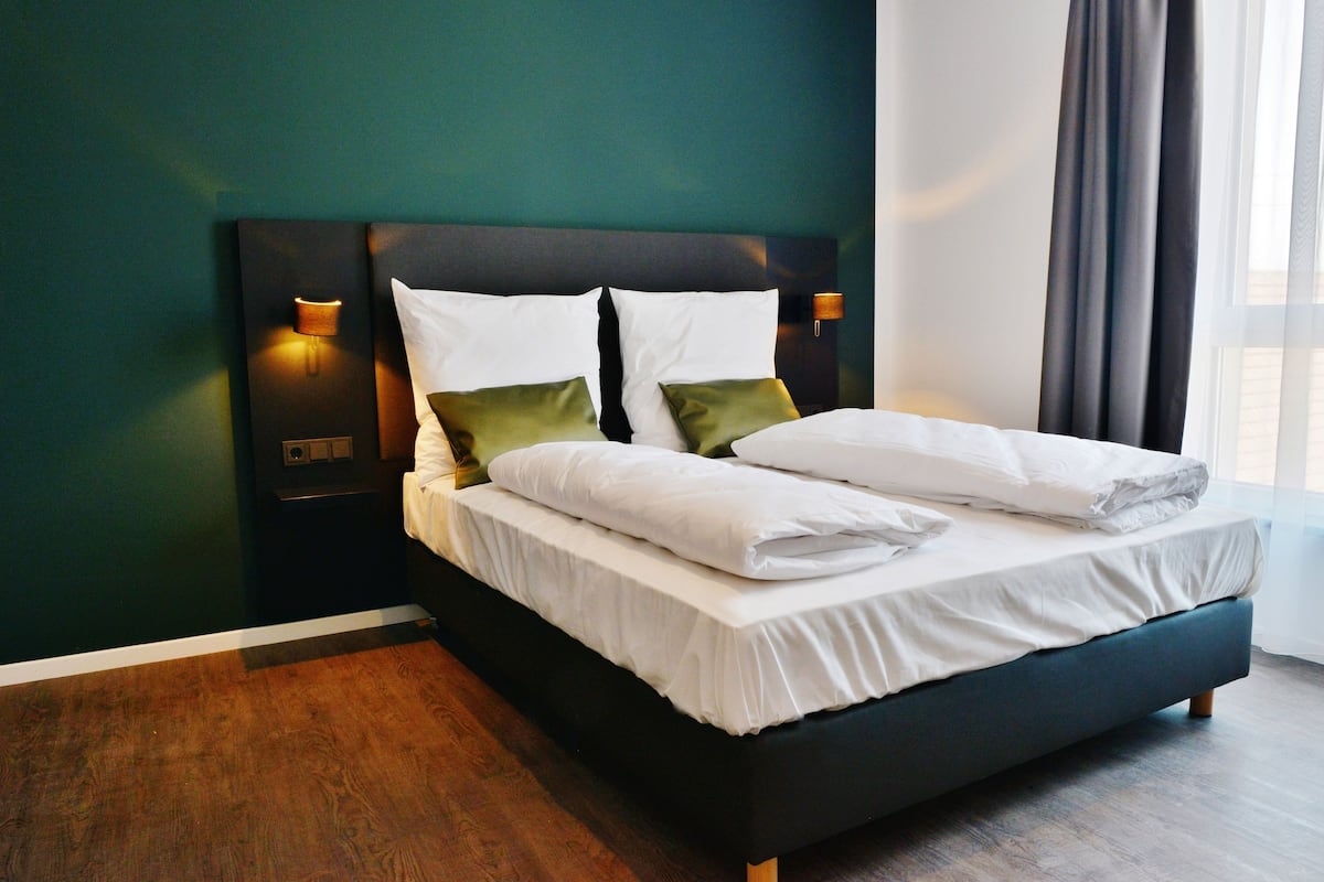 double room, 1 queen bed, balcony | in-room safe, desk, blackout curtains, free wifi