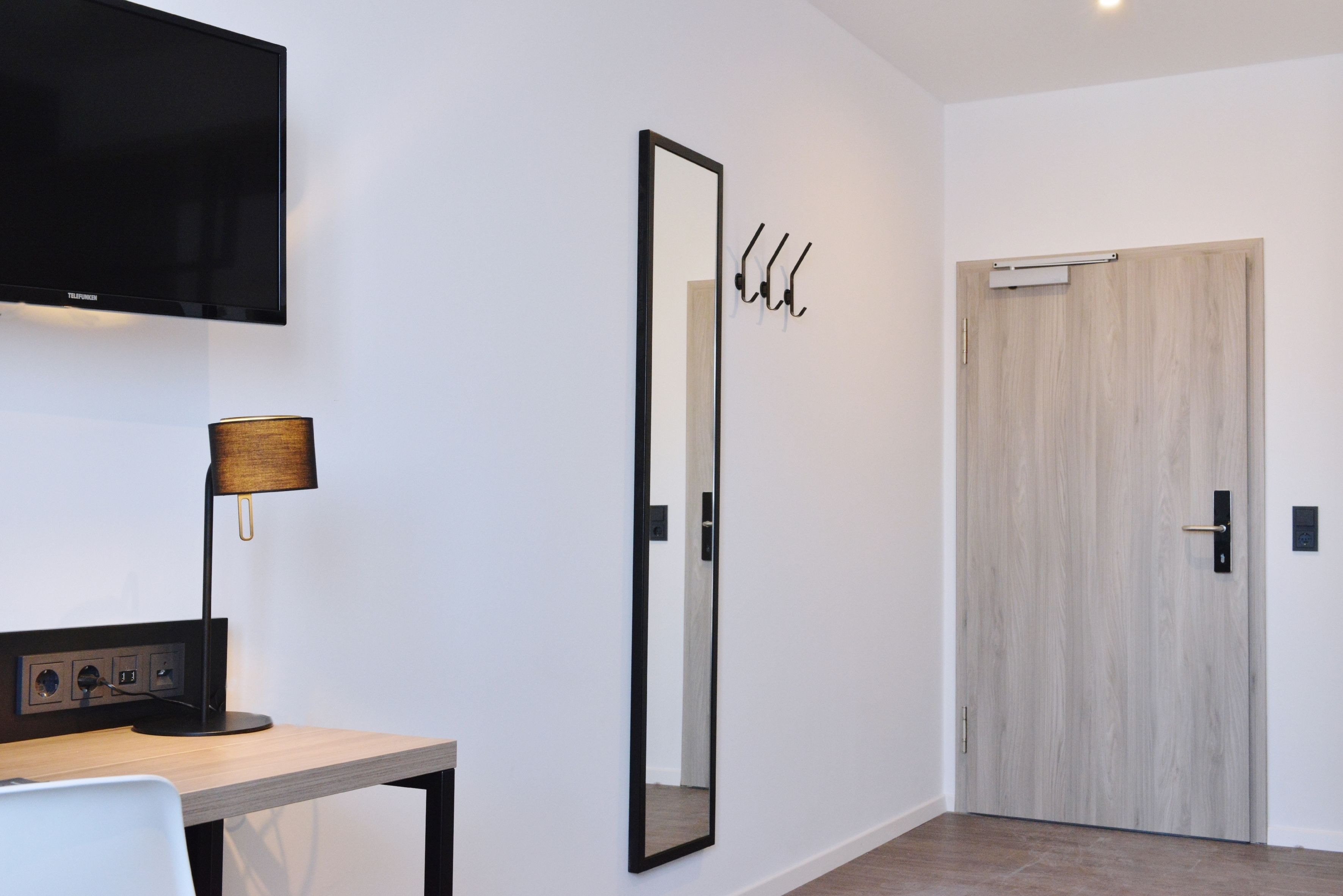 single room, balcony | in-room safe, desk, blackout curtains, free wifi