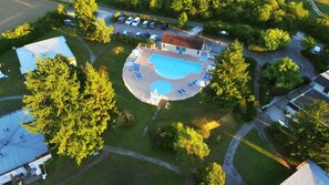 Seasonal outdoor pool, sun loungers