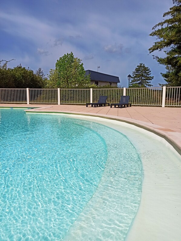 Seasonal outdoor pool, sun loungers