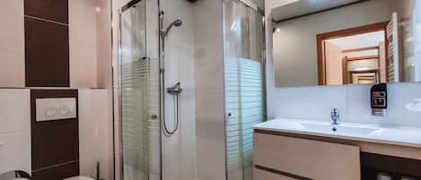 Chambre Double Confort, vue vallée | Salle de bain