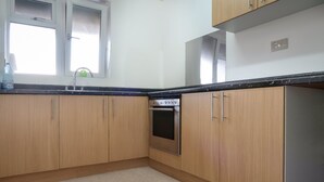 Shared kitchen - Elland House Deluxe Guest Room (London)