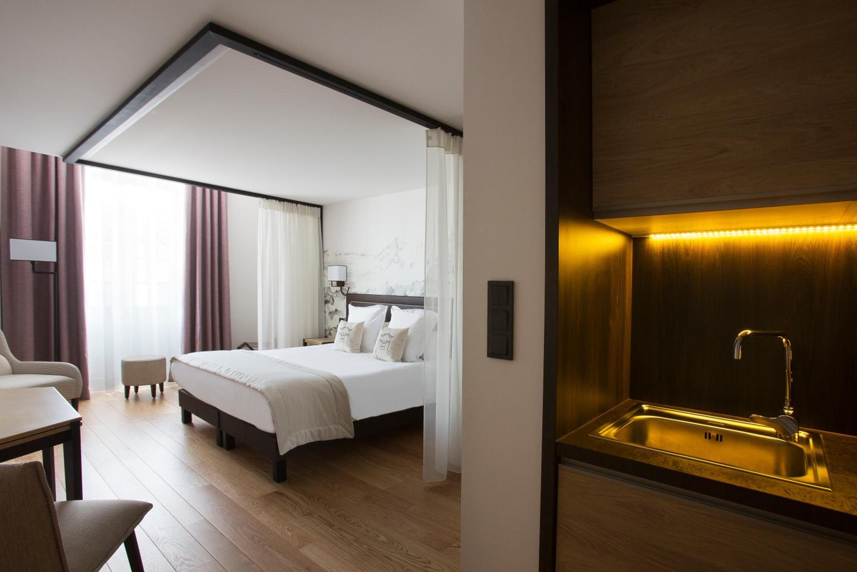 1 bedroom, in-room safe, blackout curtains, soundproofing