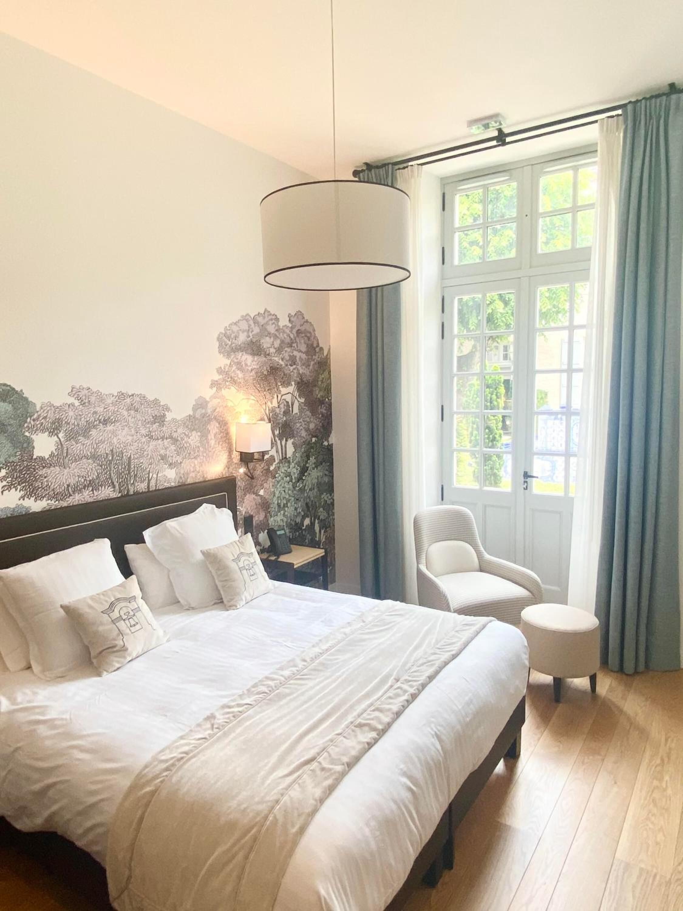 Een kluis op de kamer, verduisterende gordijnen, geluiddichte muren