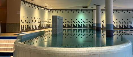 Körperbehandlungen, Hydrotherapie, Warmsteinmassagen