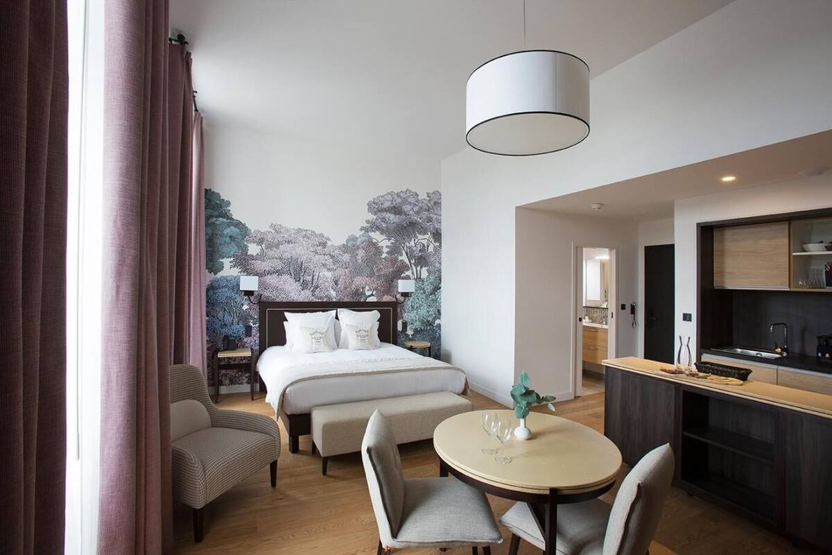 1 bedroom, in-room safe, blackout curtains, soundproofing