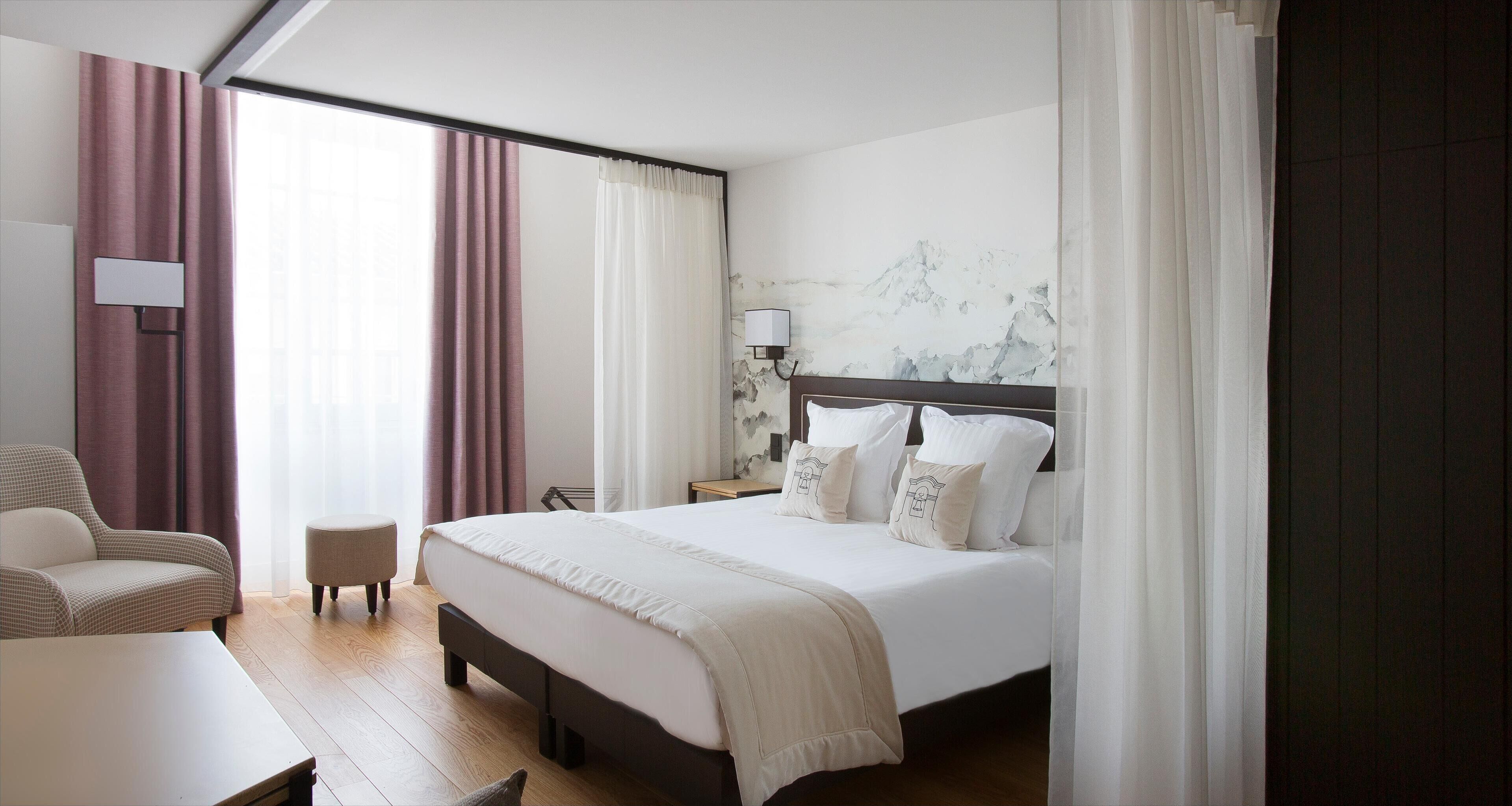 Deluxe Suite, 1 King Bed, Kitchen, City View (Twin bed on request) | In-room safe, blackout drapes, soundproofing, iron/ironing board