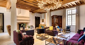 Lobby sitting area - Hotel College des Doctrinaires, BW Premier Collection (Lectoure)