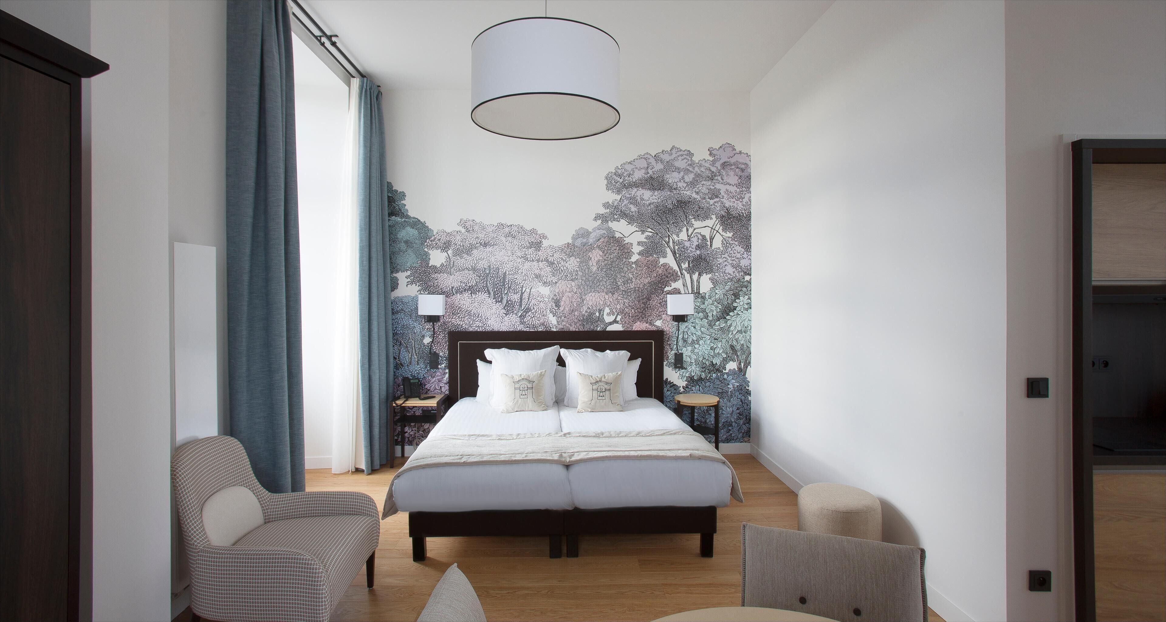 Exclusive Suite, 1 King Bed, Non Smoking (Twinbed on request;w/ Sofabed, View) | In-room safe, blackout drapes, soundproofing, iron/ironing board