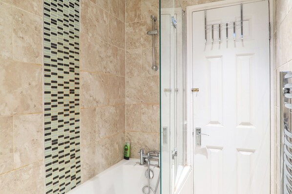 Double Room, Shared Bathroom | Individually decorated, individually furnished, iron/ironing board