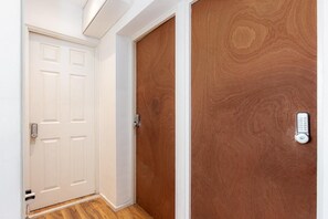 각각 다른 스타일의 인테리어, 각각 다르게 가구 비치, 다리미/다리미판, 무료 WiFi