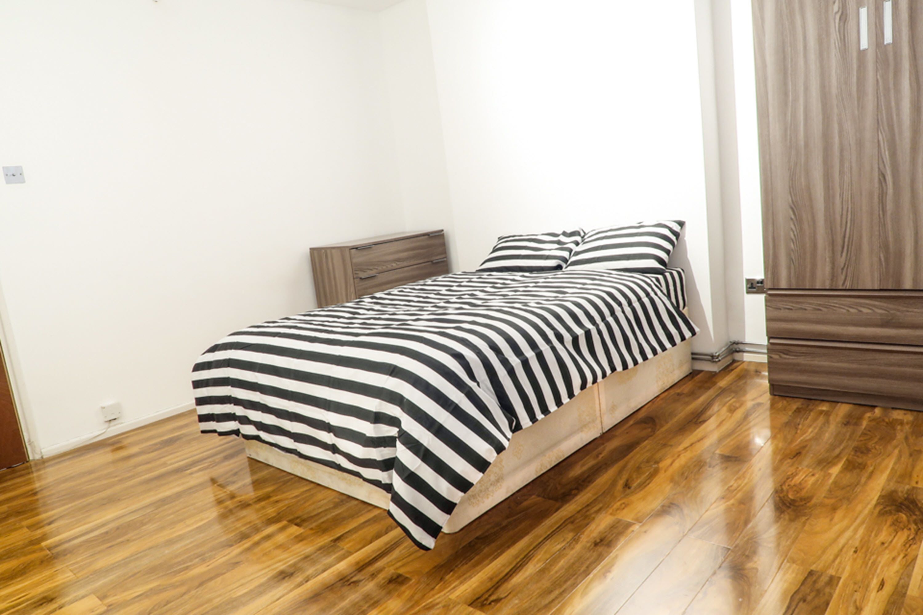 Saddler House Deluxe Guest Room, London Info, Photos, Reviews Book at