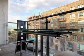 Chambre Double, salle de bains commune | Balcon