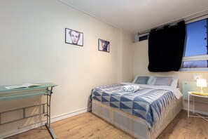 Room - Queensland House Deluxe Guest Room (London)