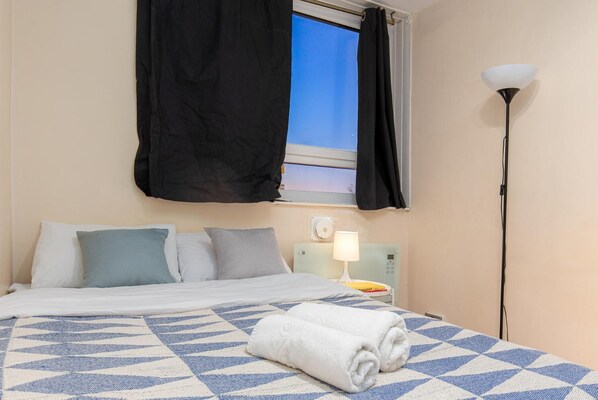 Individually decorated, individually furnished, iron/ironing board - Queensland House Deluxe Guest Room (London)