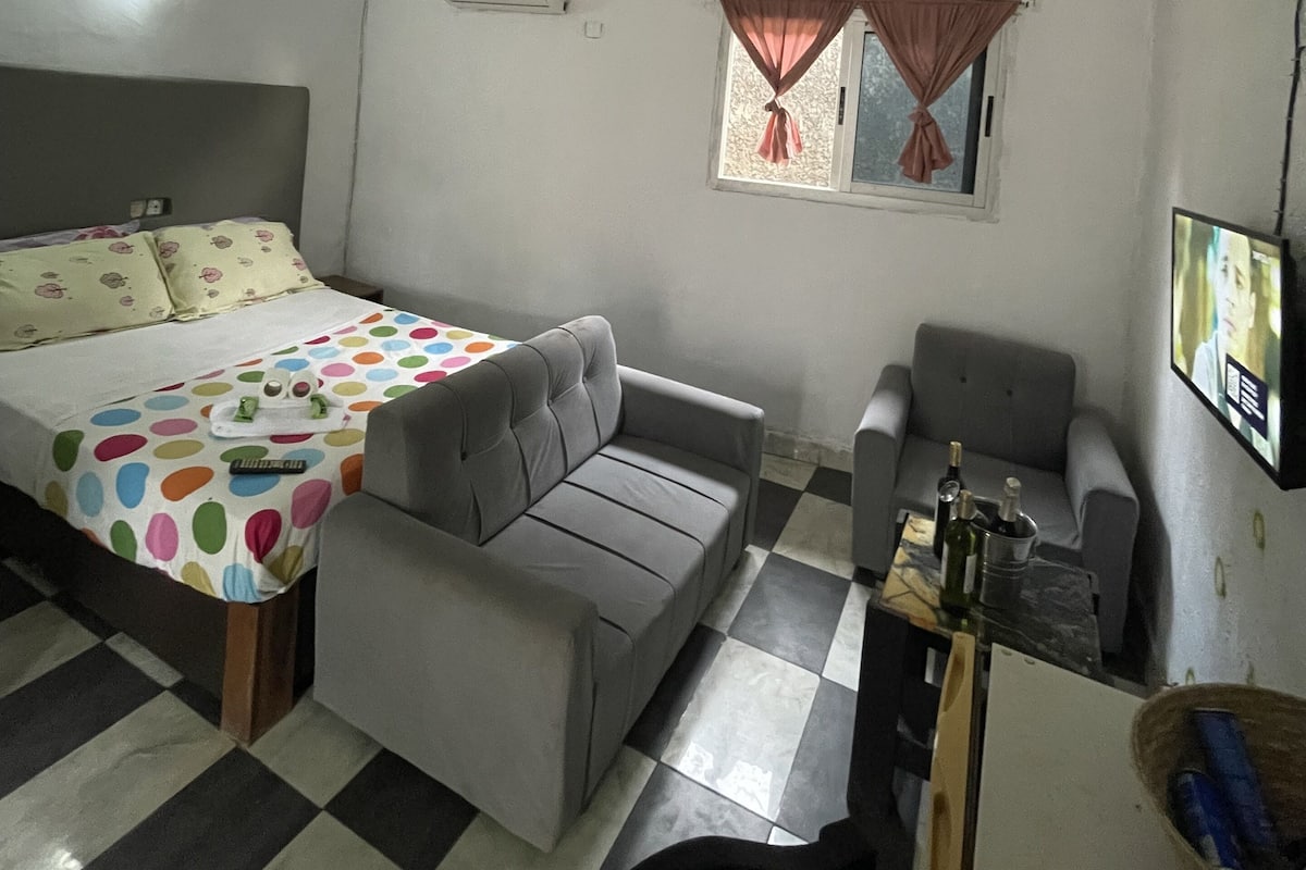 Executive Double Room, 1 Queen Bed | Hypo-allergenic bedding, down duvets, Tempur-Pedic beds, desk