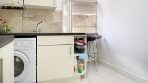 Double Room, 1 Double Bed | Private kitchen