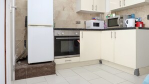 Double Room, 1 Double Bed | Private kitchen