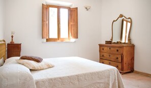 Leilighet, 1 soverom, terrasse | Blendingsgardiner, barnesenger, wi-fi (inkludert) og sengetøy