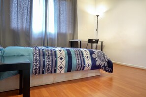 ห้องดับเบิล, เตียงใหญ่ 1 เตียง | ห้องพักตกแต่งอย่างมีเอกลักษณ์, ตกแต่งพิเศษโดยเฉพาะ, เตารีด/โต๊ะรีดผ้า