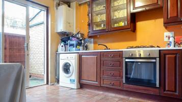 Double Room, 1 Double Bed | Private kitchen | Fridge, microwave, oven, stovetop