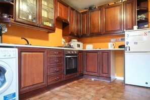 Doppelzimmer, 1 Doppelbett | Eigene Küche | Kühlschrank, Mikrowelle, Ofen, Herdplatte