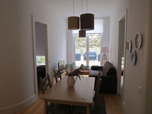 Apartamento, 2 quartos, varanda (5 pax) | Área de estar | TV de tela plana