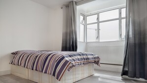 Iron/ironing board (on request), free WiFi, bed sheets - Oban Street Deluxe Guest Room (London)