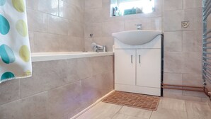 Bathroom - Oban Street Deluxe Guest Room (London)