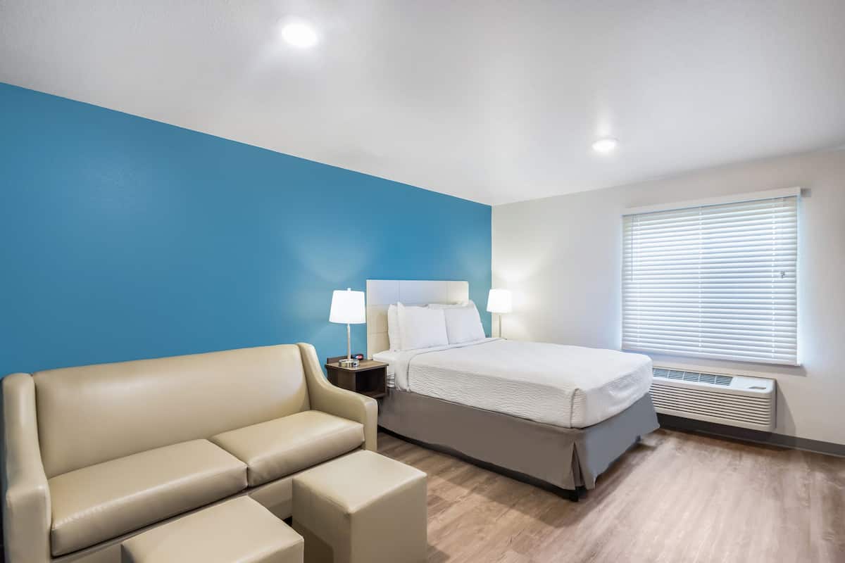 Standard Room, 1 Queen Bed, Non Smoking (Sofa) | 1 bedroom, premium bedding, pillowtop beds, desk
