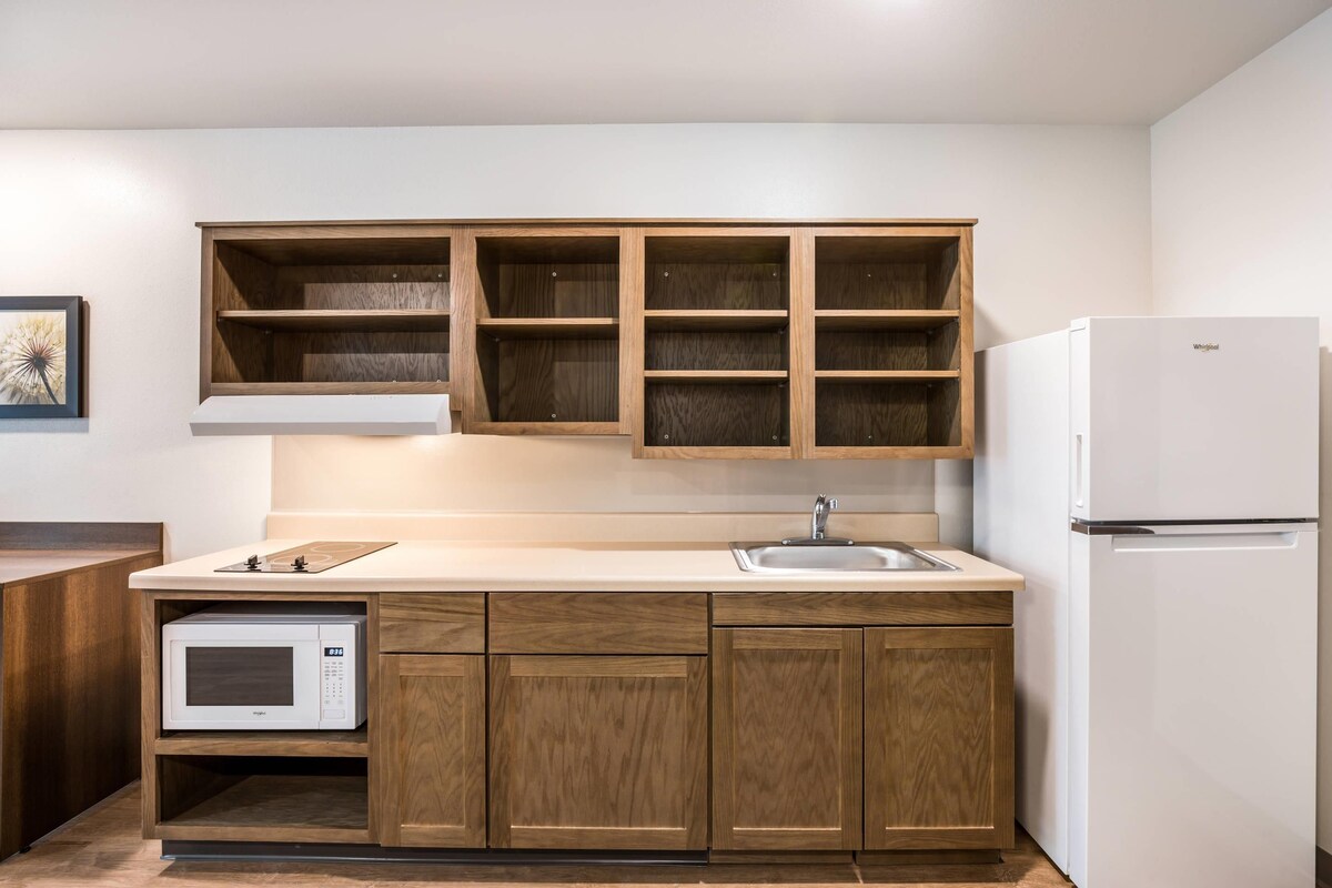 1 bedroom, premium bedding, pillowtop beds, desk