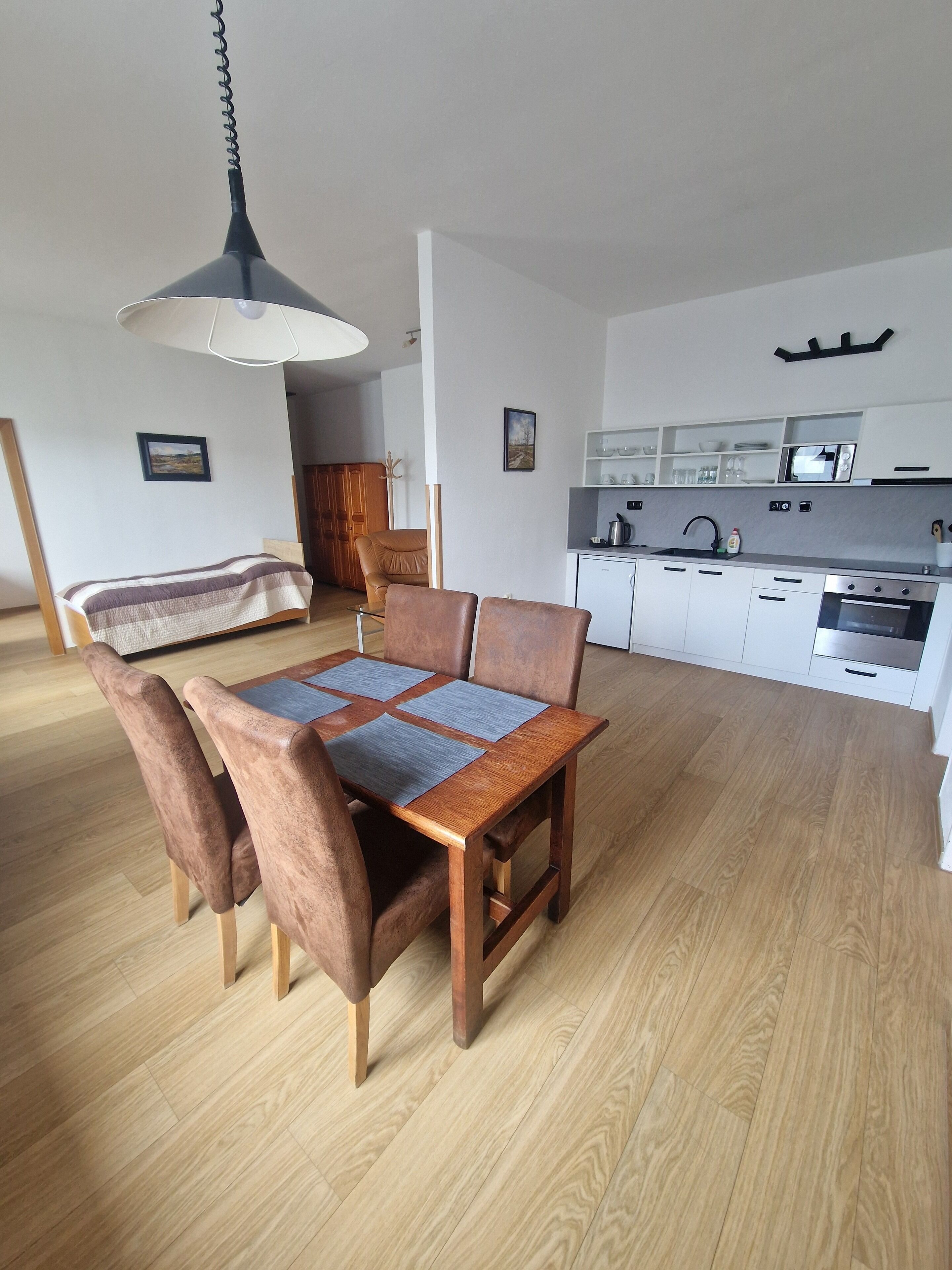 Căn hộ, 2 phòng ngủ | Khu phòng khách | TV LCD 