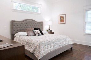 4 bedrooms, iron/ironing board, WiFi, bed sheets