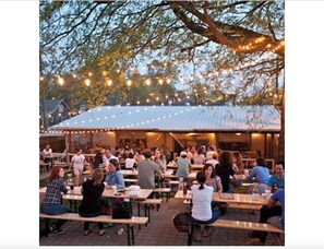 Outdoor dining - NEW The Icon House, East Nashville (Nashville)